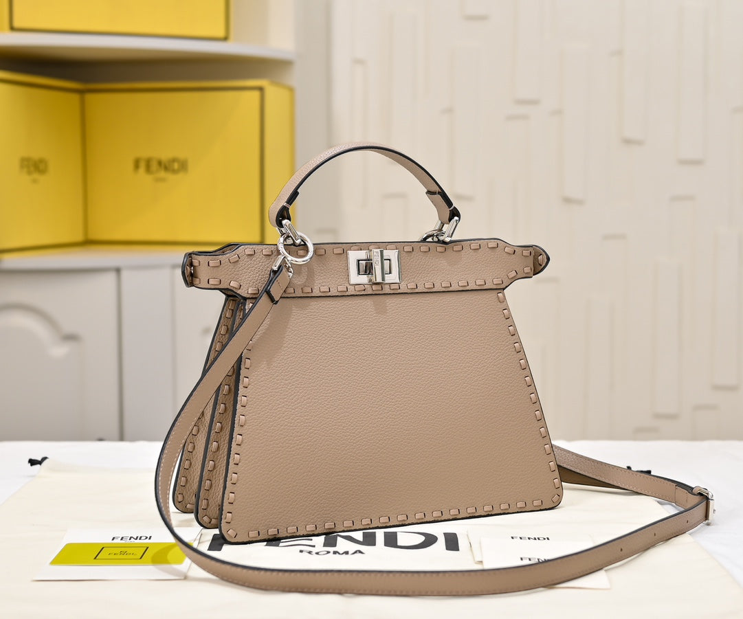 B1R115F136 Popular leather bag