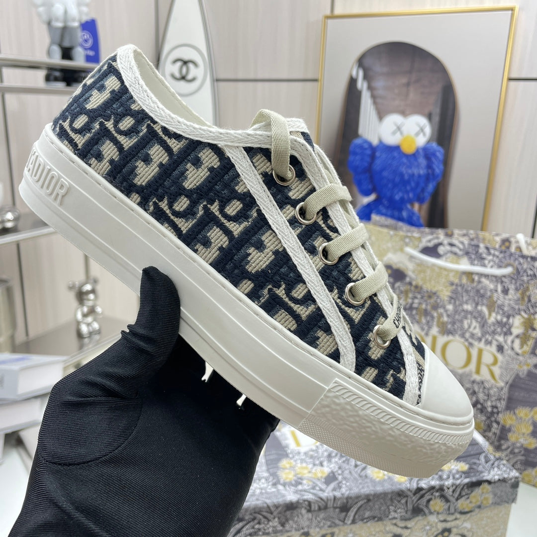 Z1XD65 Popular shoes