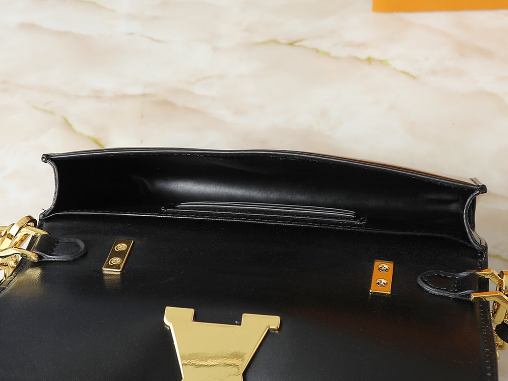 B1R15E145 Popular leather bag