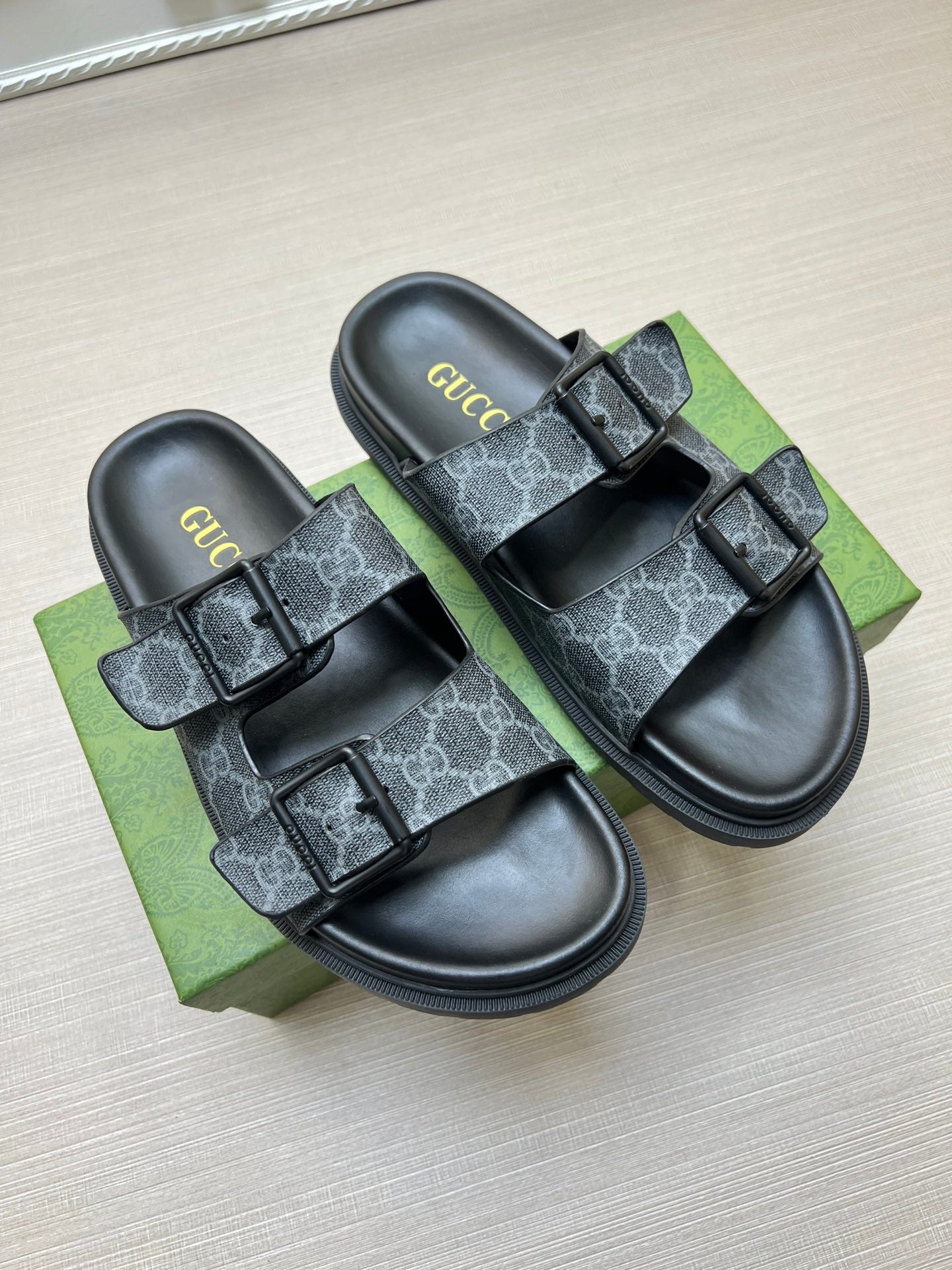 Z5ZB92 Popular slippers