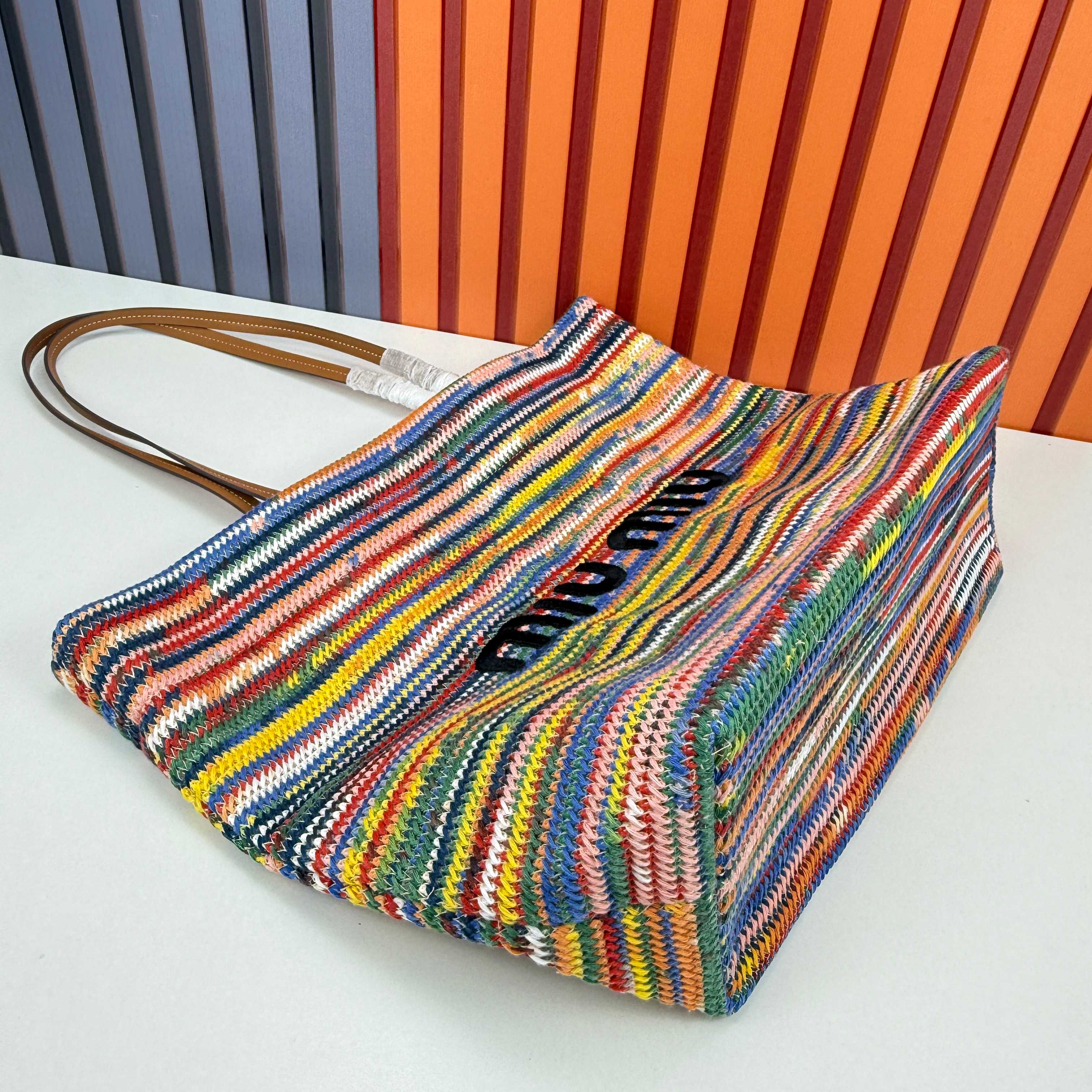 B1P46A165 Popular woven bags