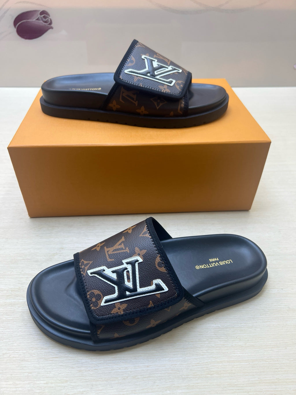 Z5R66E21 Popular  Slippers