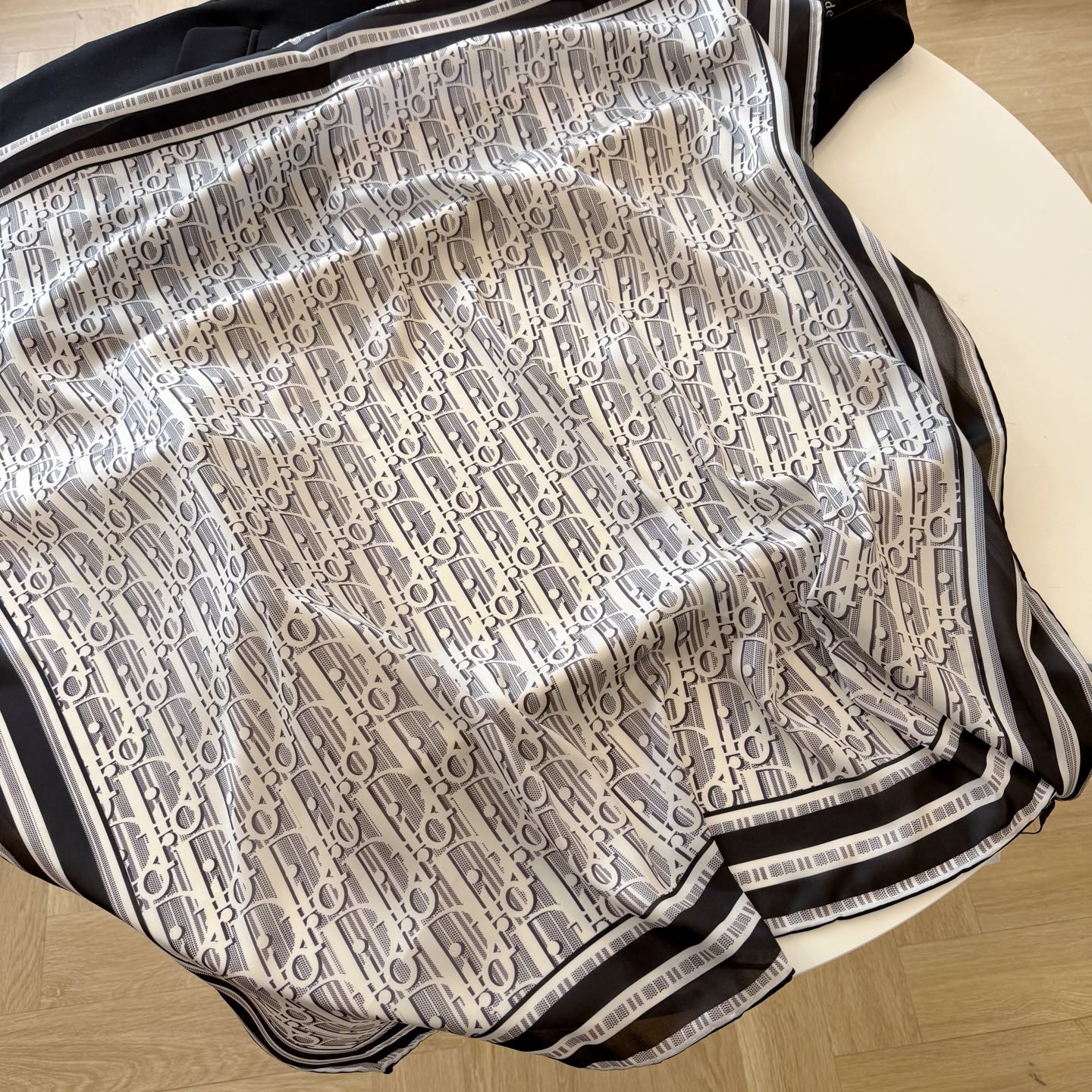 W1N46D11 Popular Silk Scarve