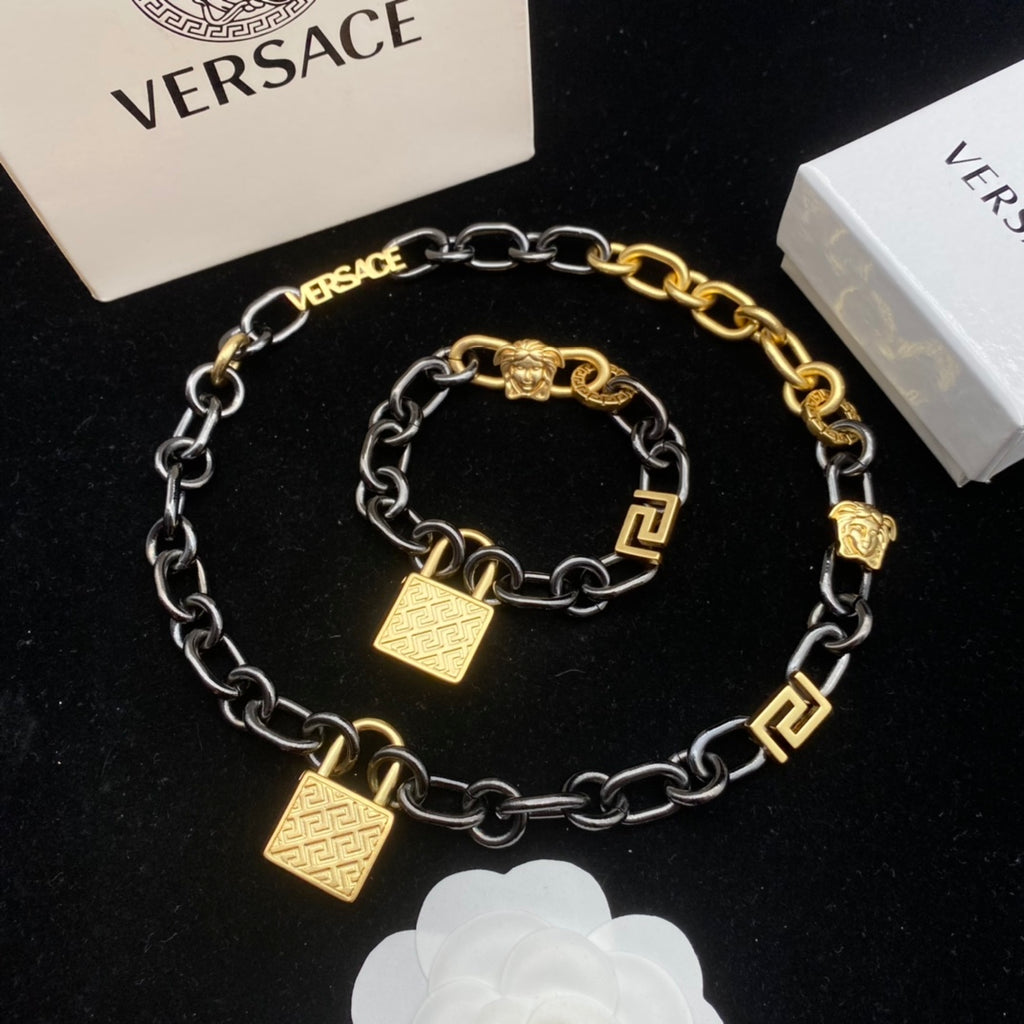 X1R75V97X Popular   Necklace. Bracelets
