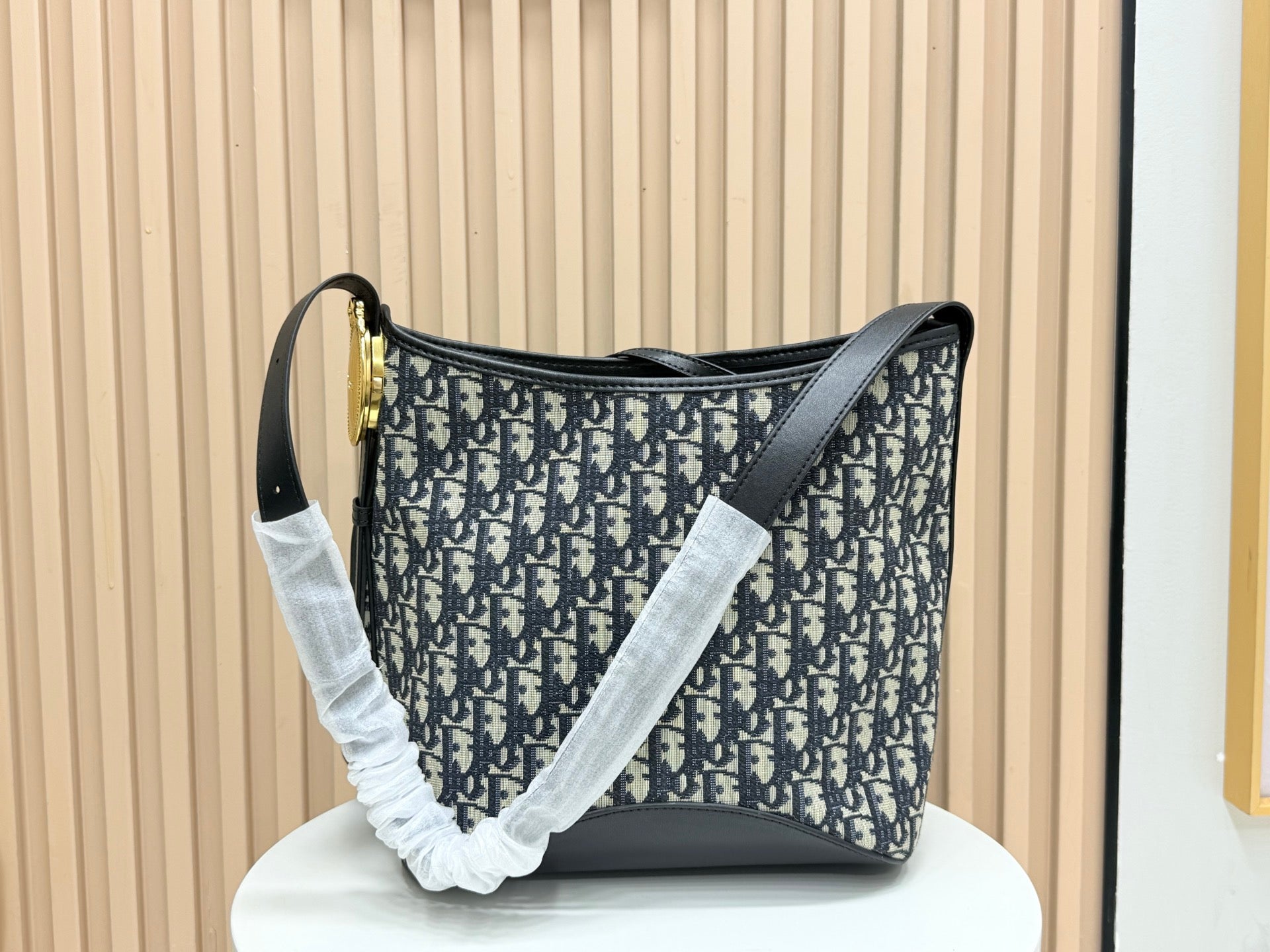 B1R76D46 Popular  bag