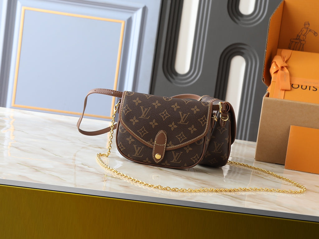 B1R115E158 Popular leather bag