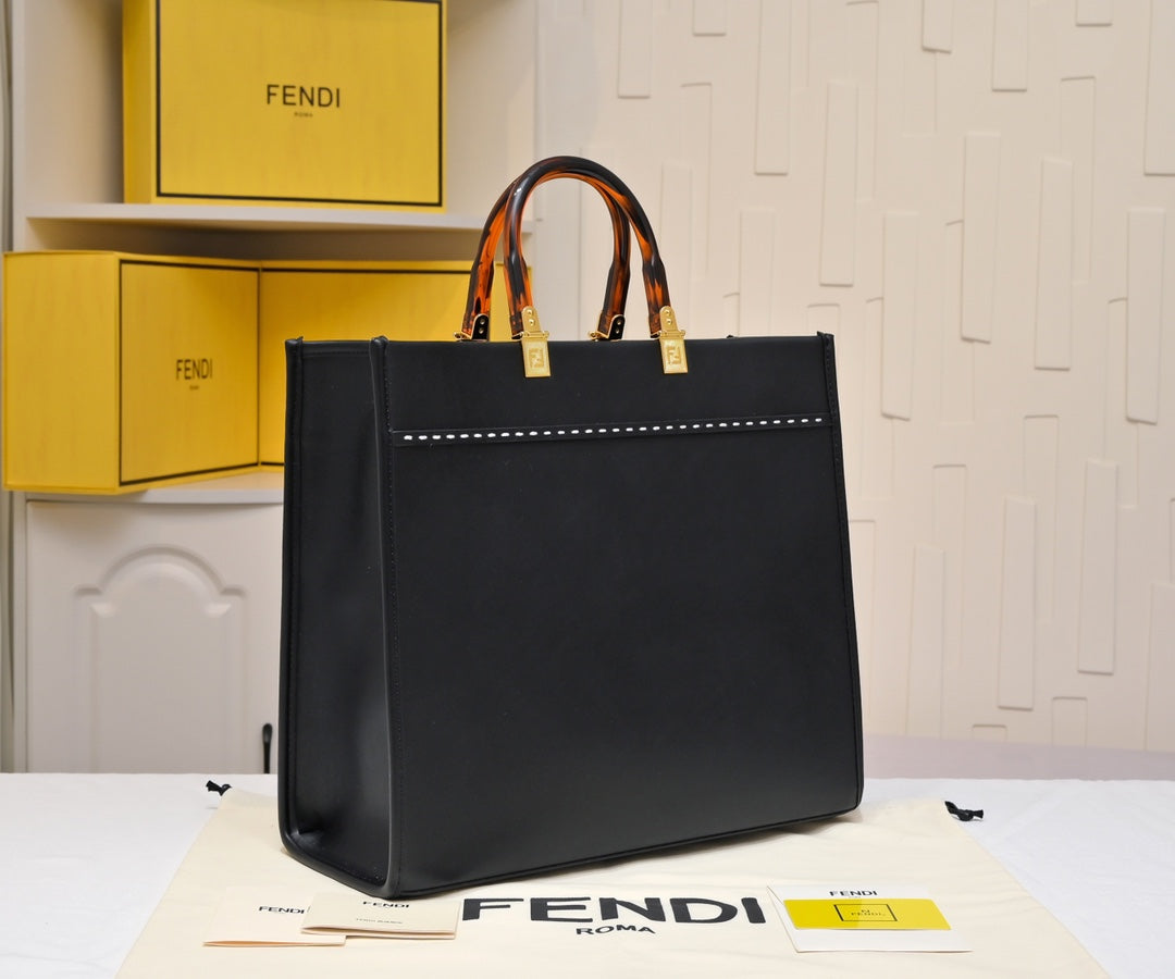 B1P36F104 Popular leather bag