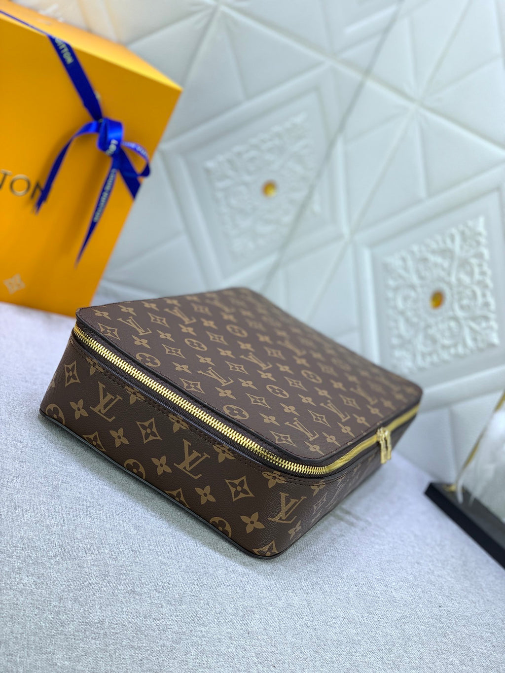 B1X34E272 Popular  leather bag 