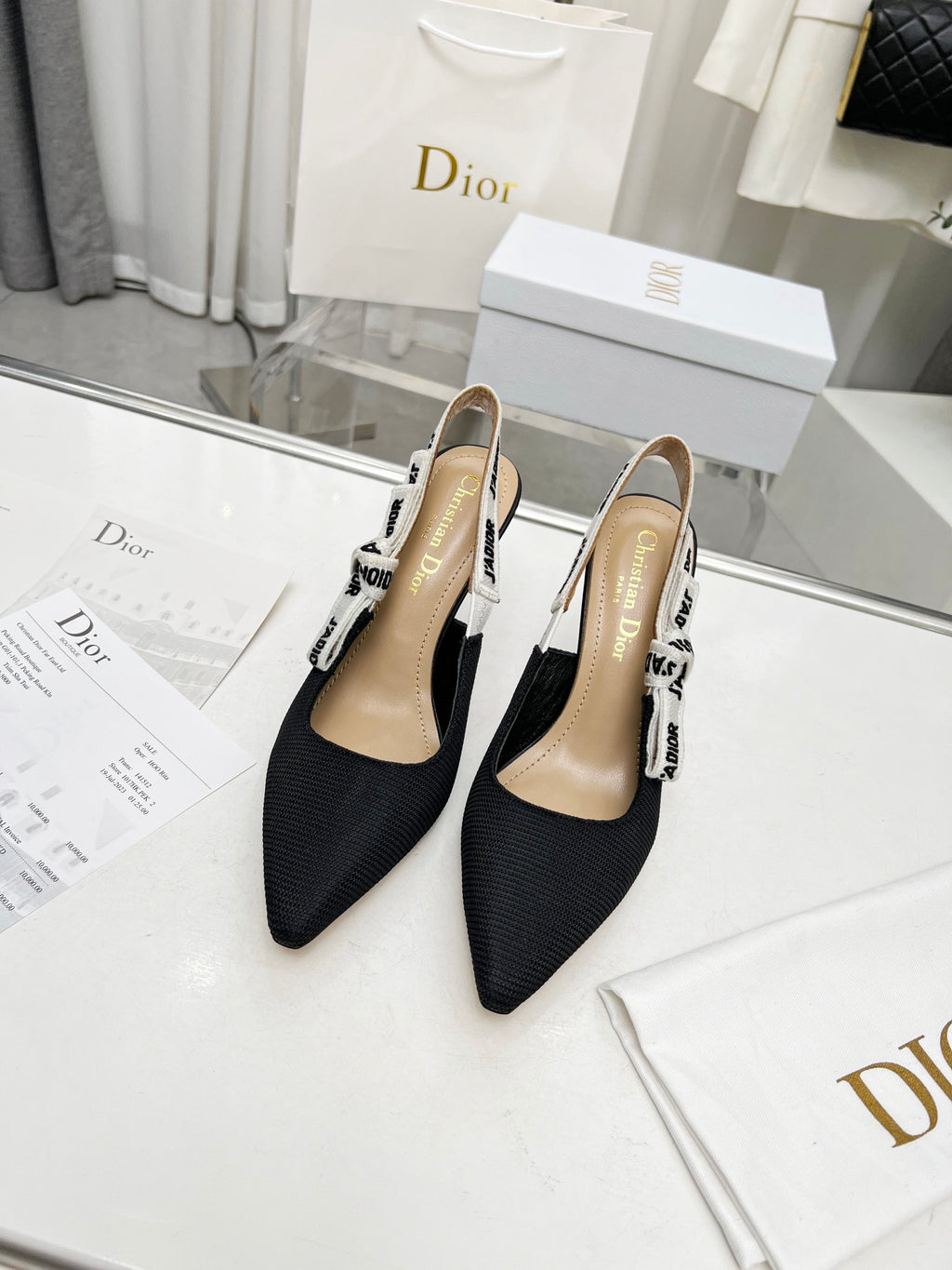 Z2Q55D44  Popular leather High heels