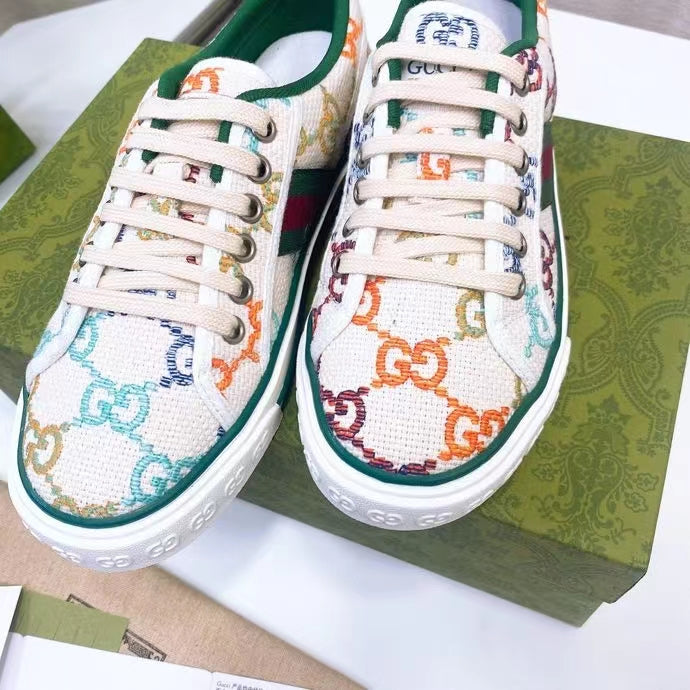 Z2YB49 Popular shoes