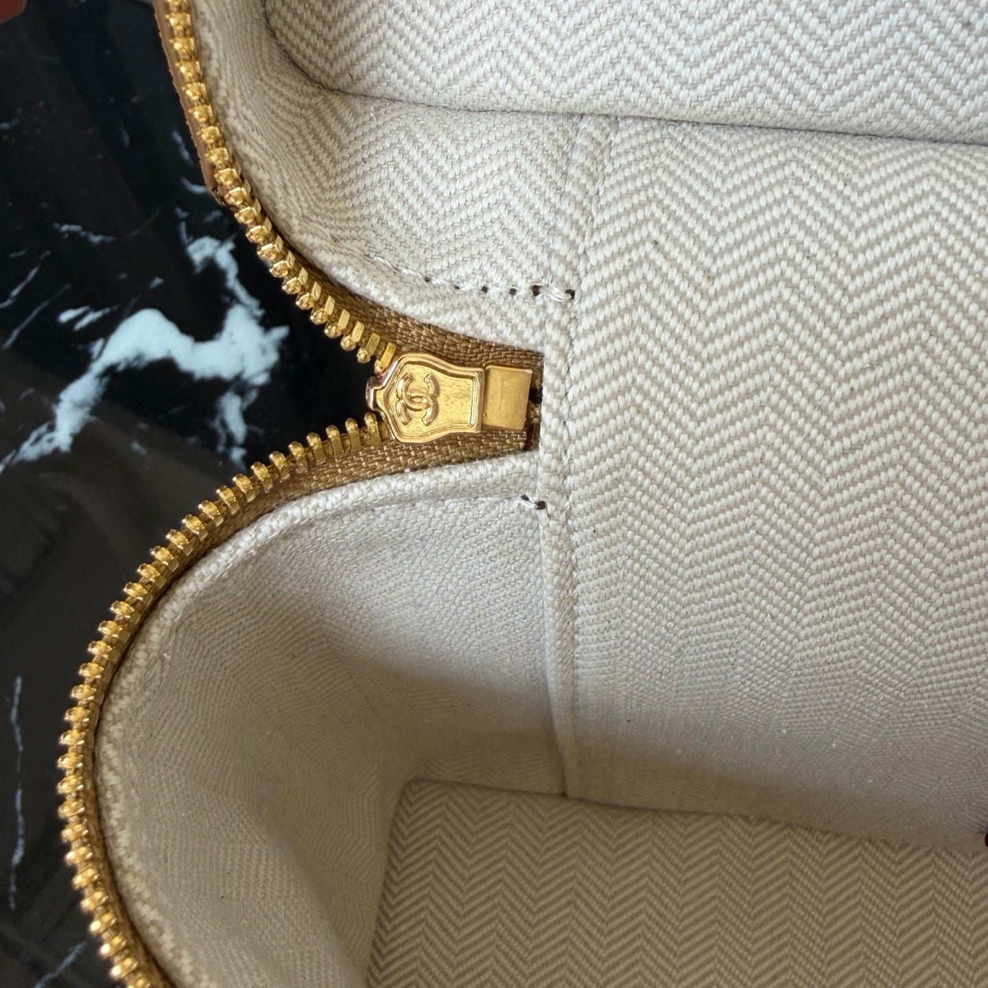 B1R76C31 Popular leather bag