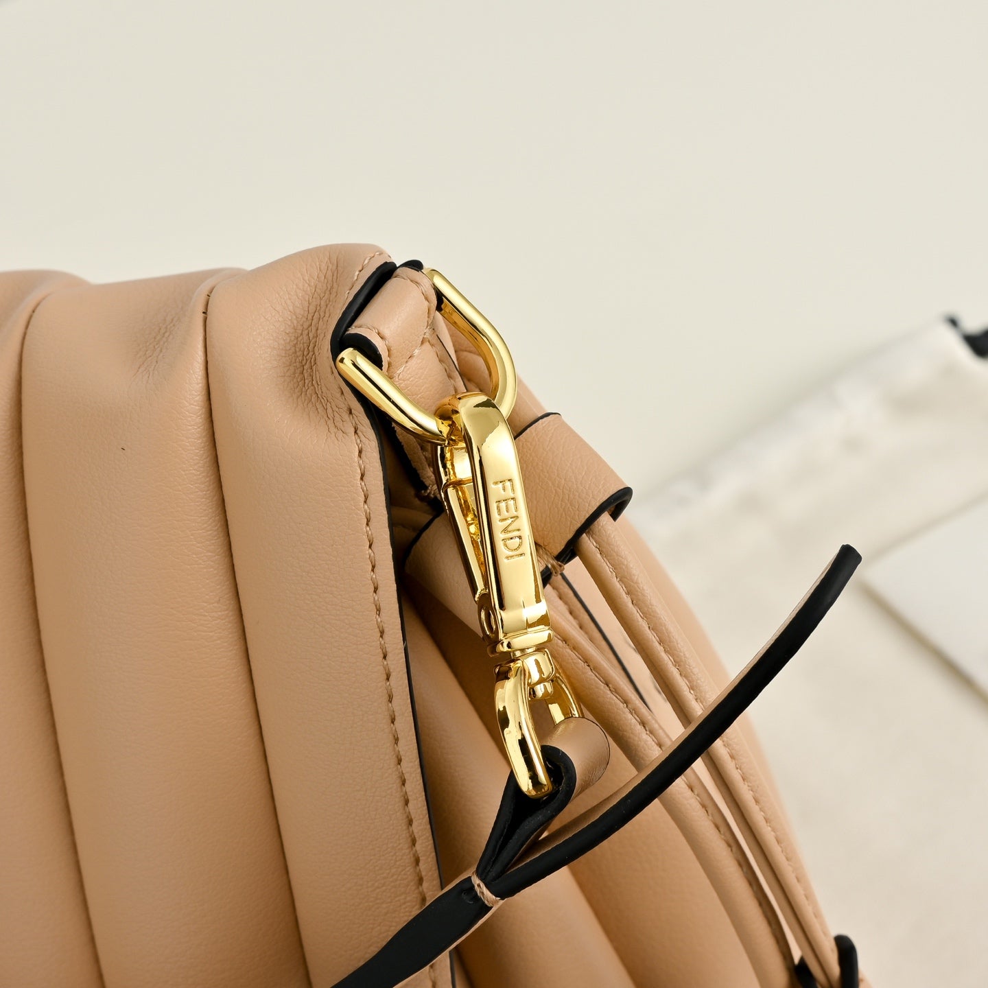 B1P36F106 Popular leather bag