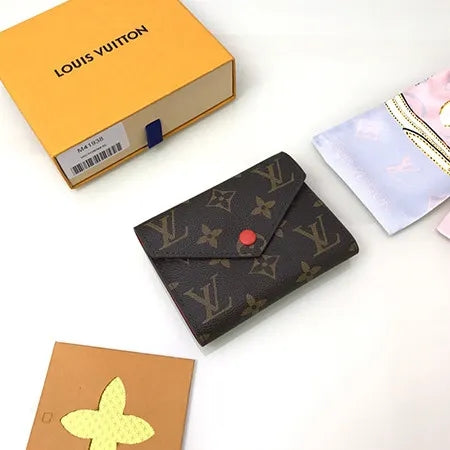 B1P70E22 Popular  leather wallets