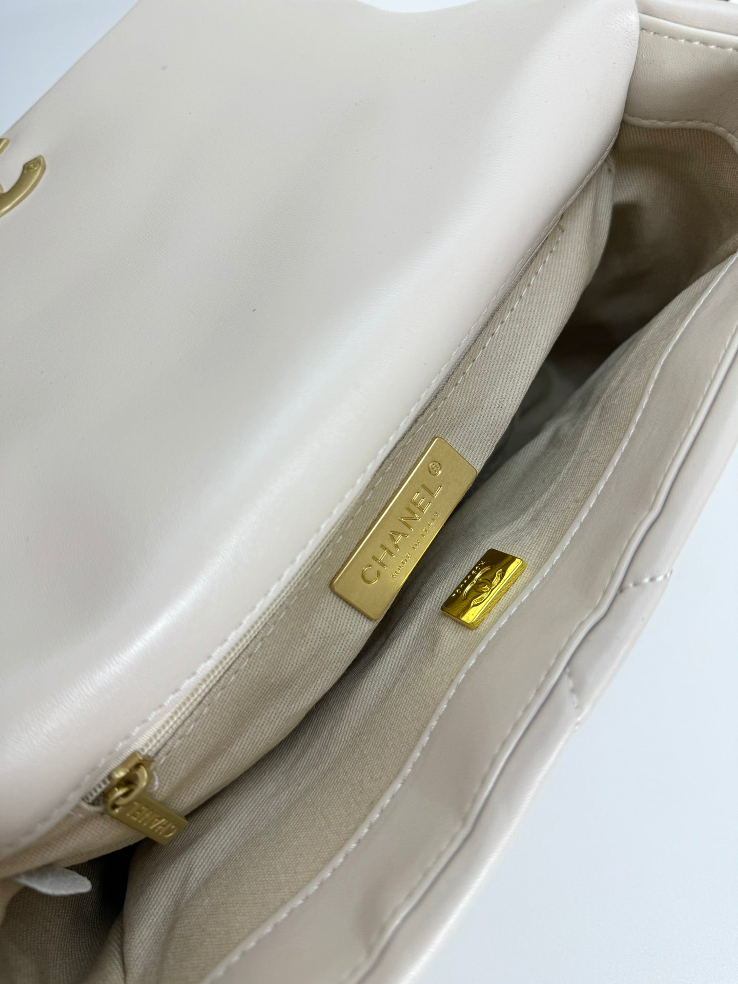 B1R25C85 Popular leather bag
