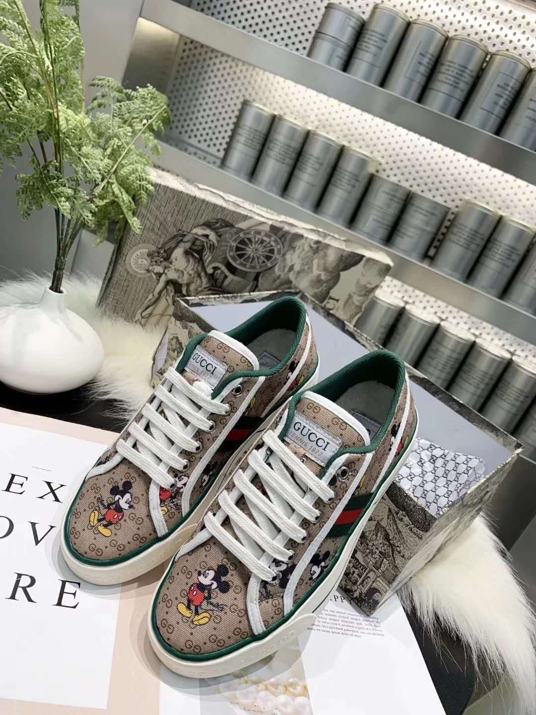 Z2Q105B205 Popular high-quality Shoes