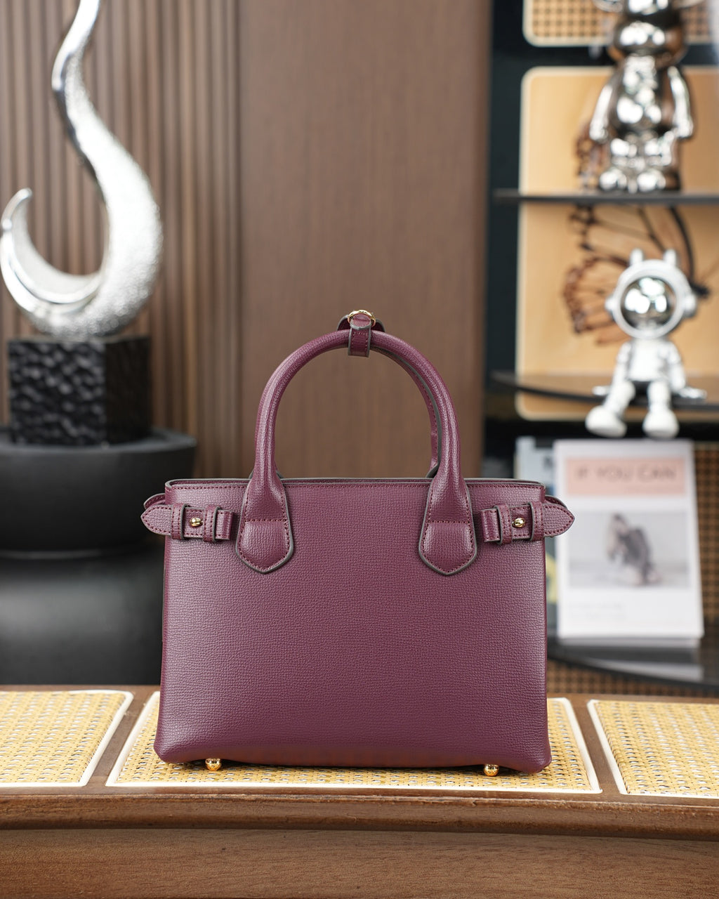 B1R76R20  Popular leather bag