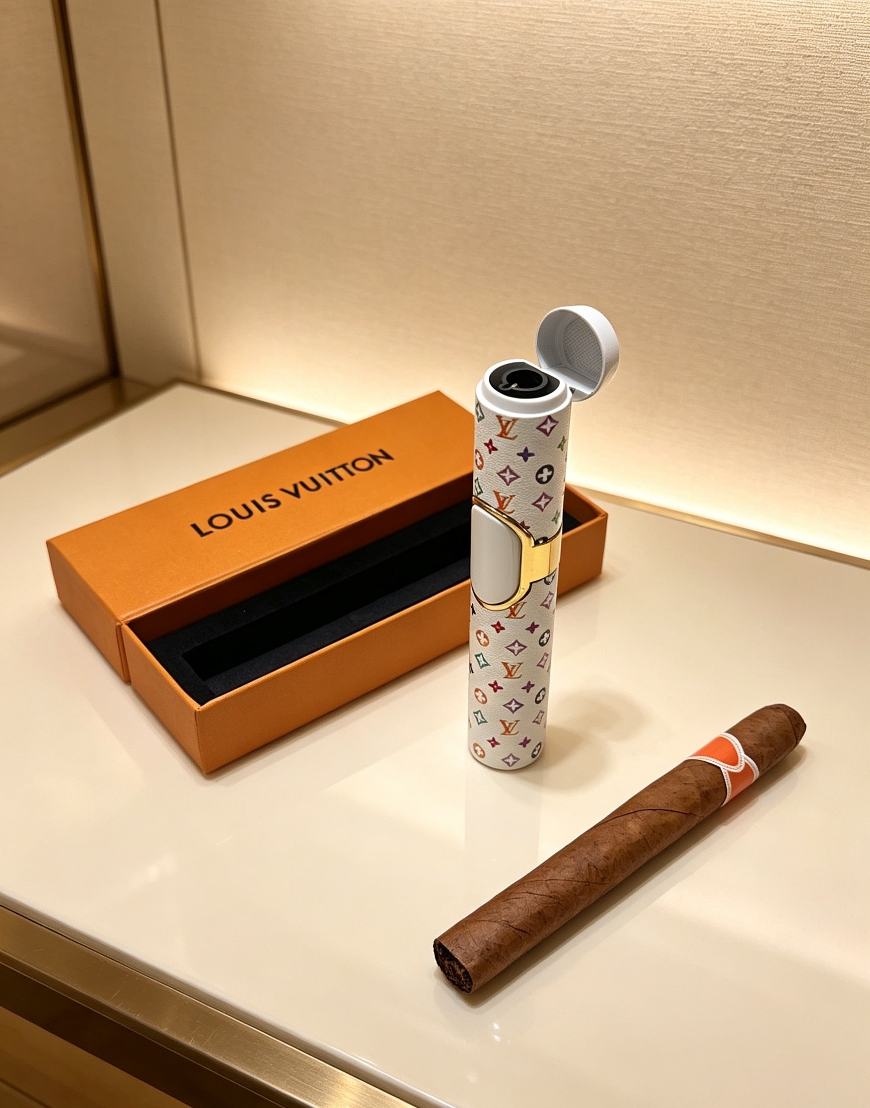 A1R76E90 Popular cigar tube (excluding cigars)