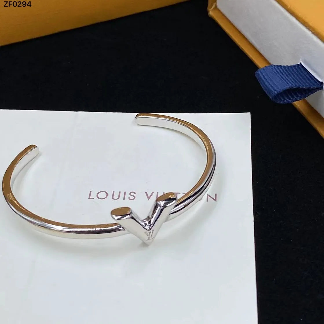 X1Q85E5K  Popular Bracelets