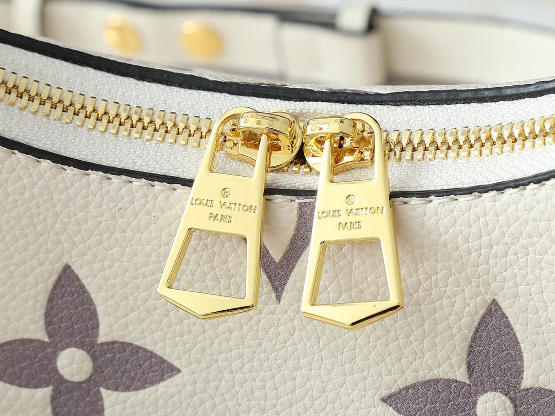 B1R76E48 Popular leather bag