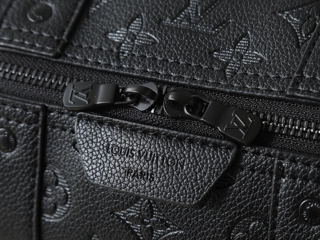 B1R15E144 Popular leather bag