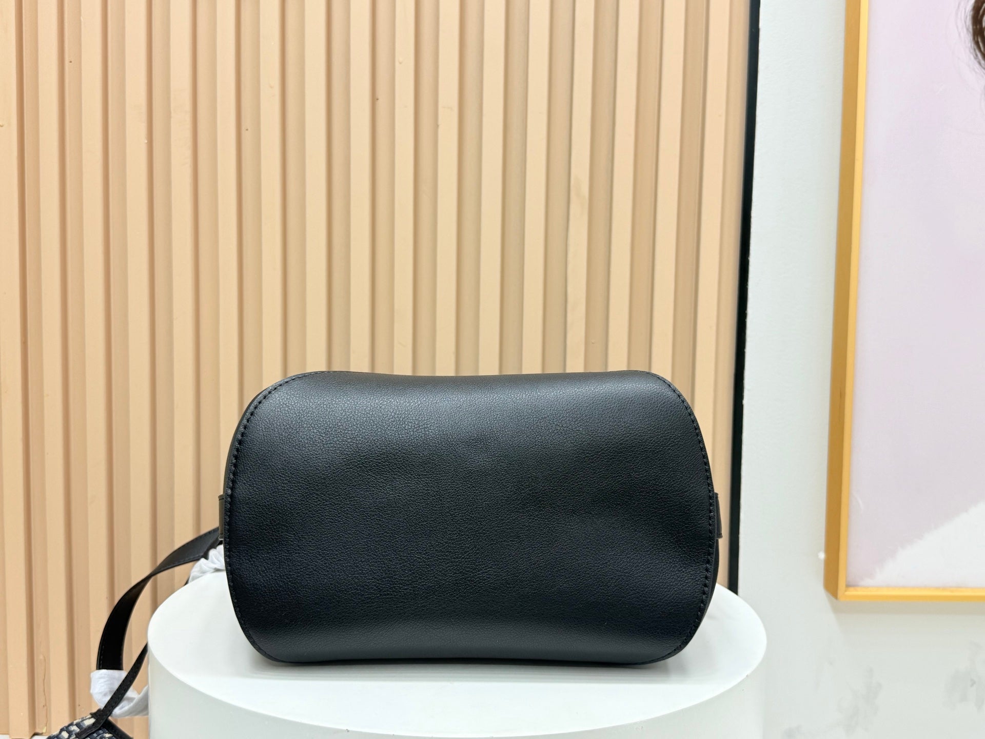 B1R76D45 Popular leather bag