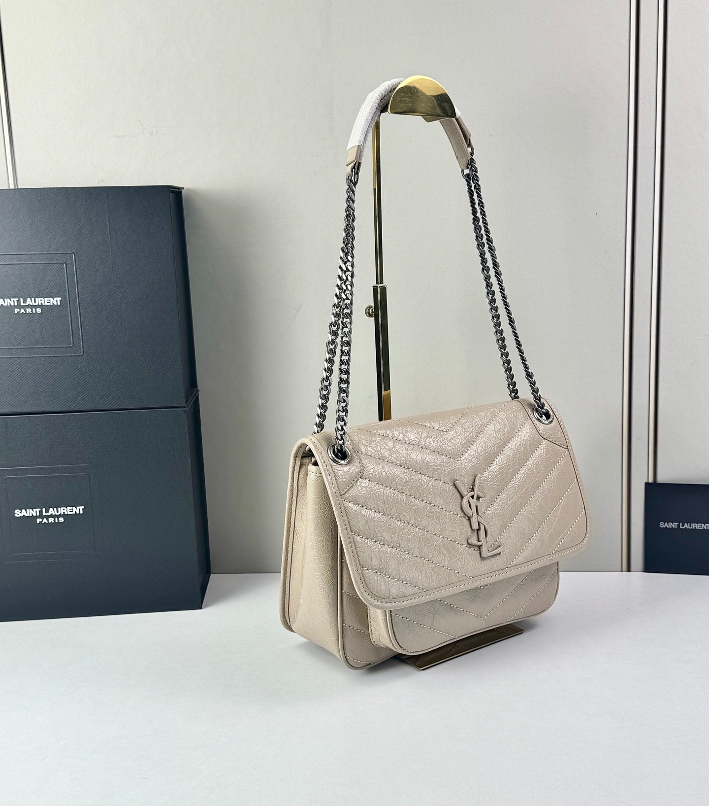 B1R76SL16 Popular leather bag