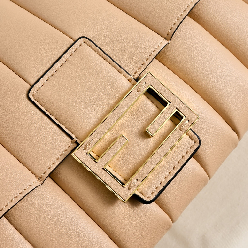 B1P36F106 Popular leather bag