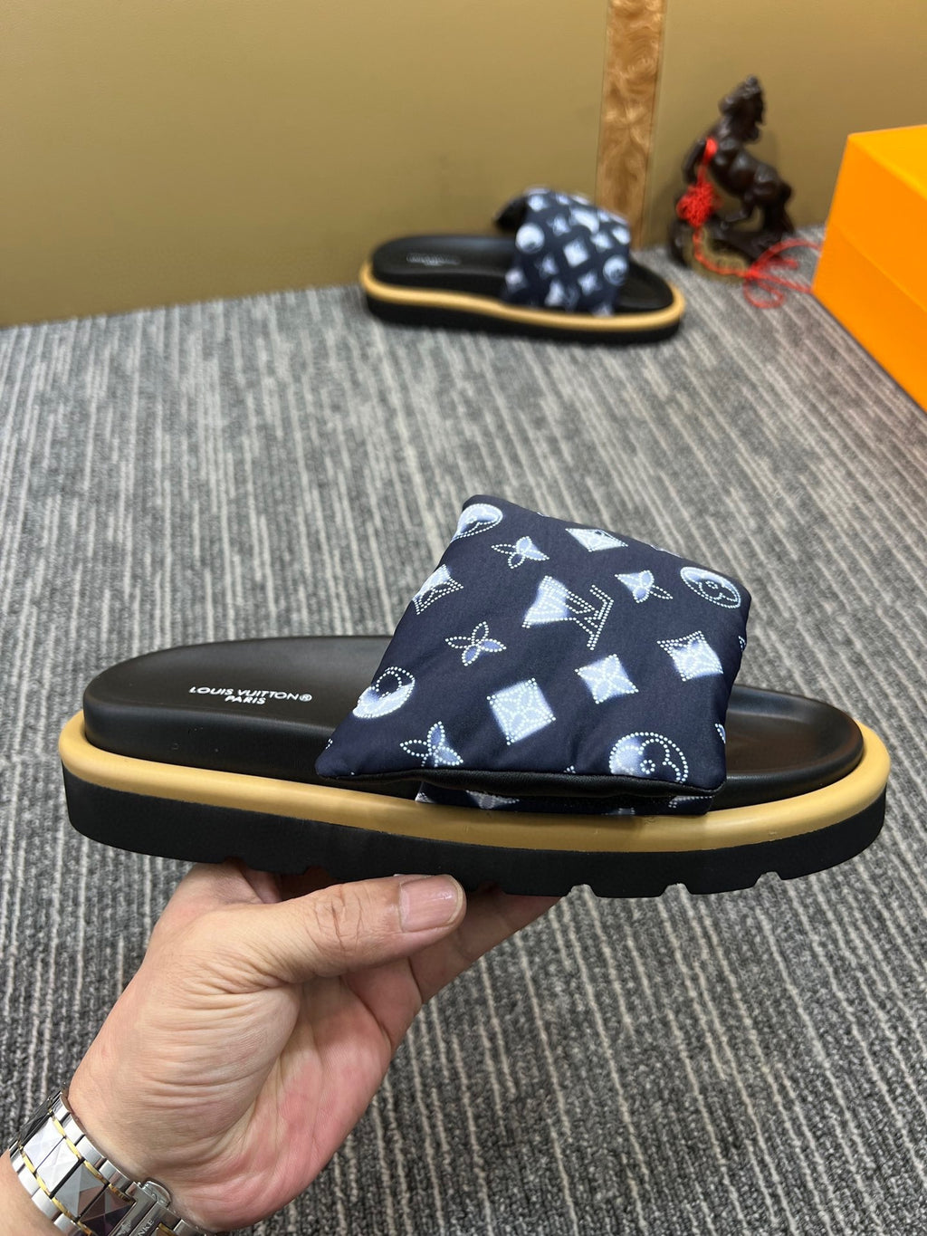 Z5XE118 Popular leather quality Slippers