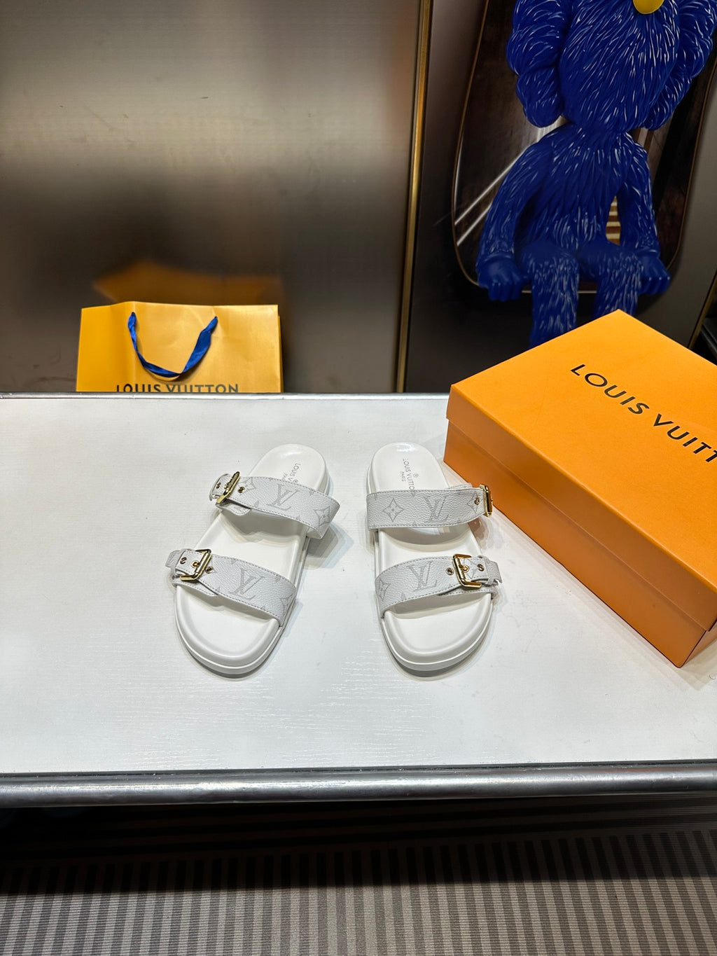 Z1ZE10 Popular sandals