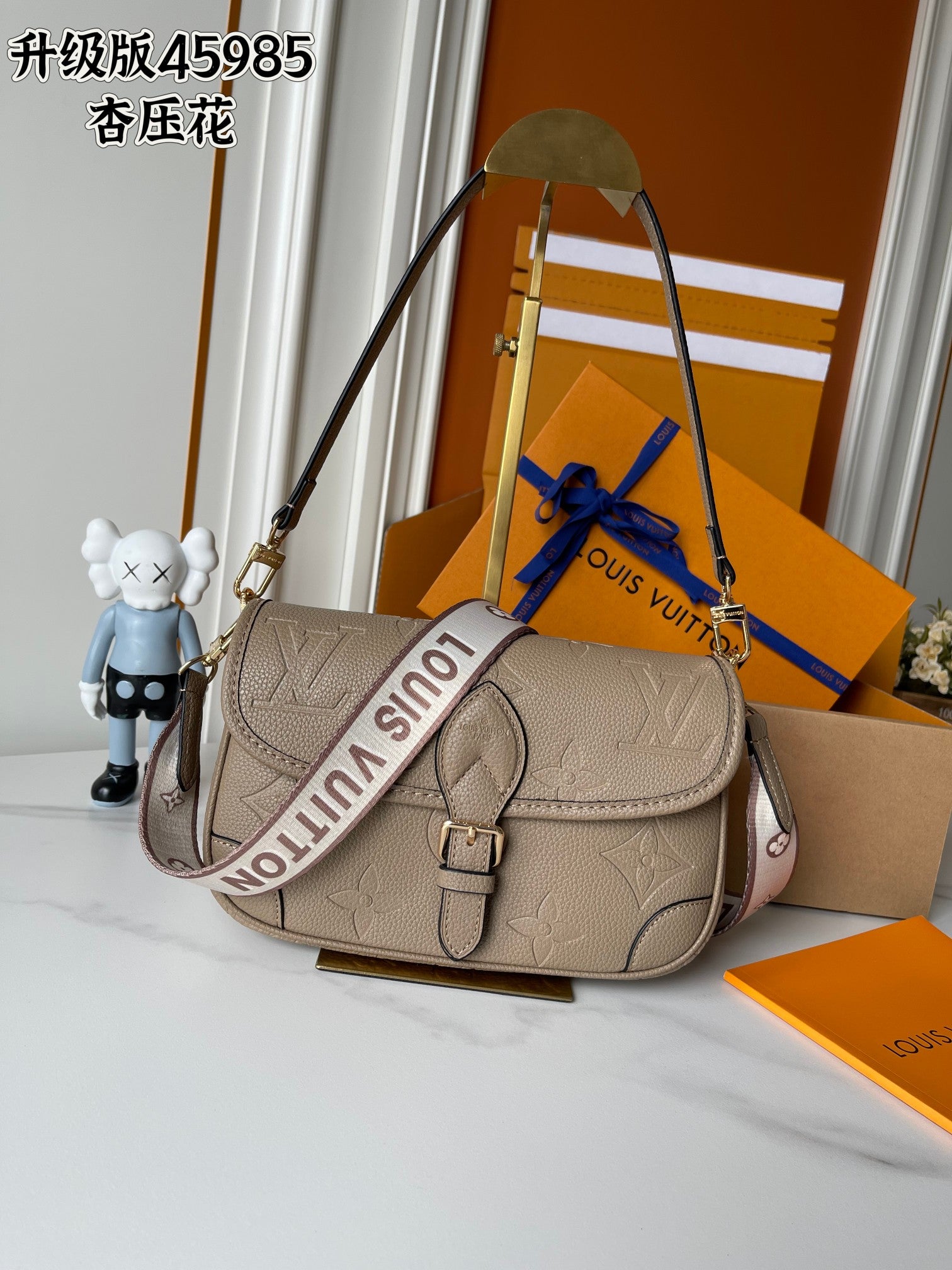 B1P36E38 Popular leather bag