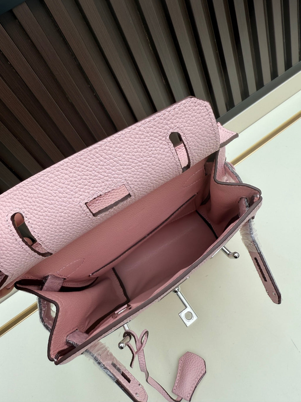 B1P36H46 Popular leather bag