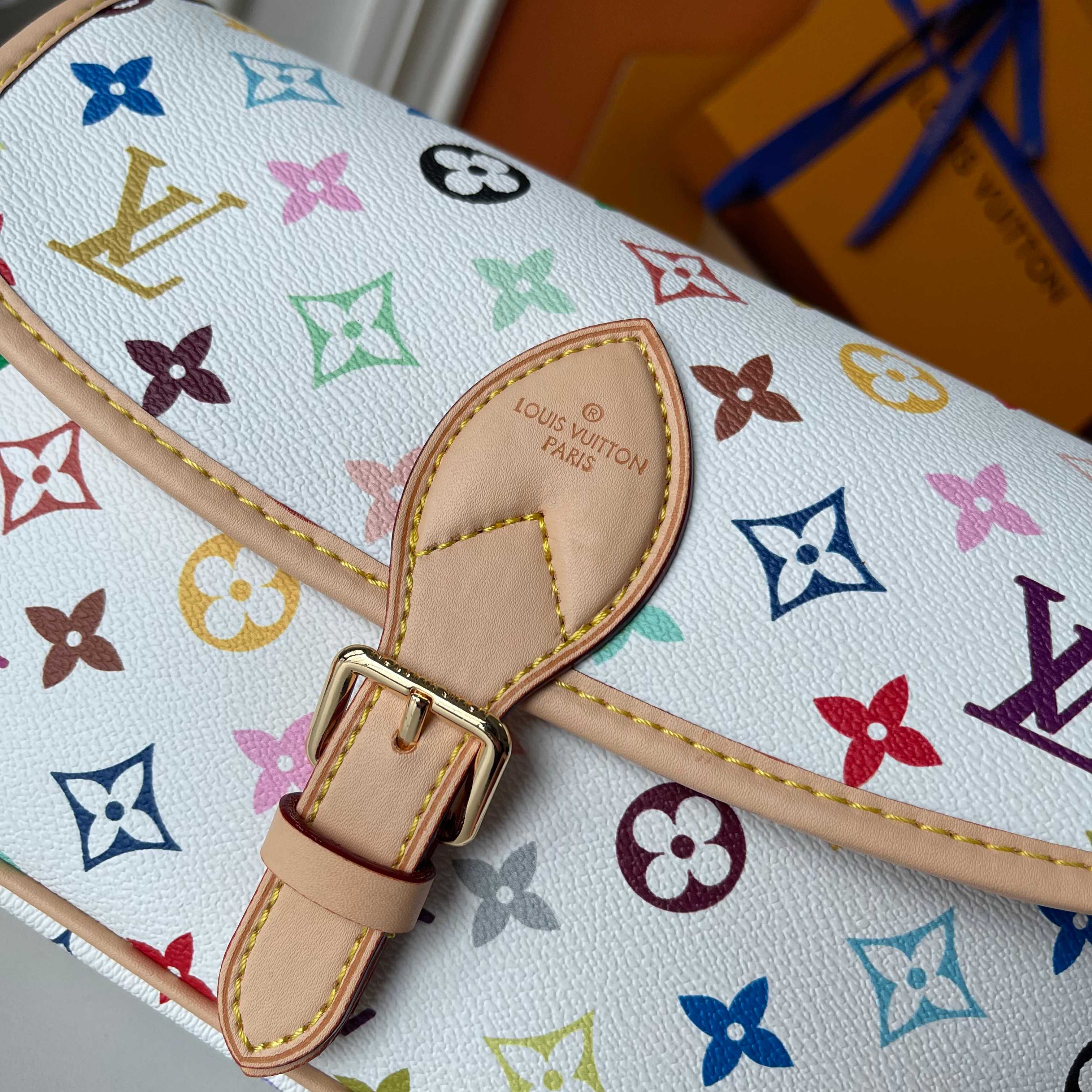 B1P36E37 Popular leather bag