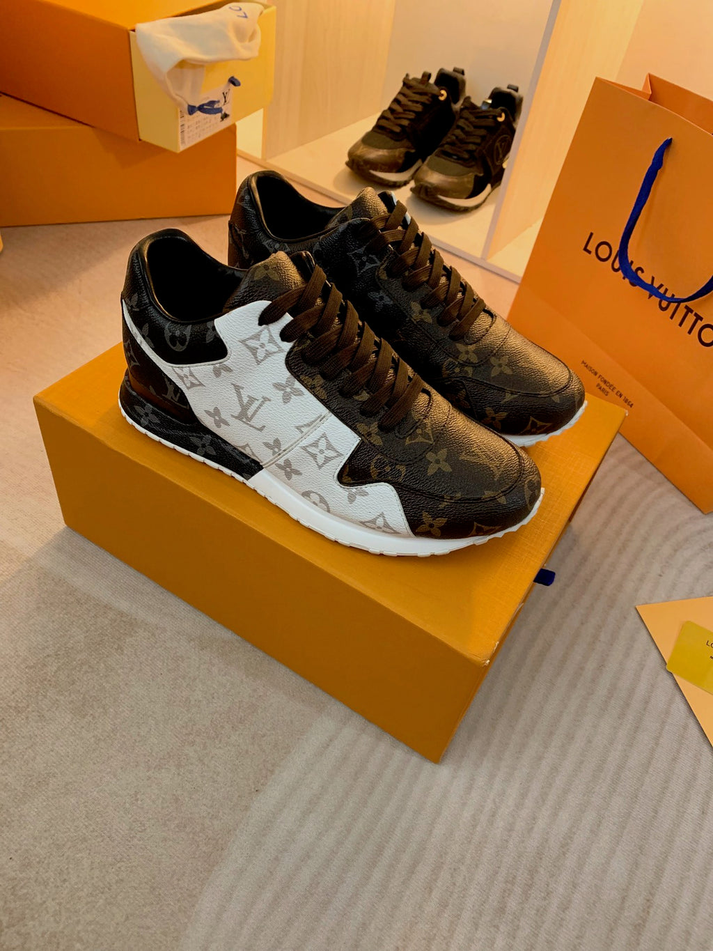 Z2Q95E103  Popular high-quality  shoes