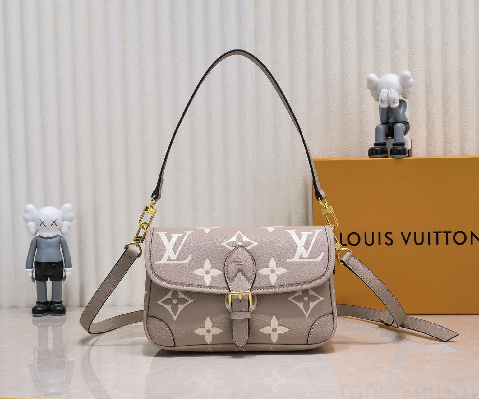 B1P36E40 Popular leather bag