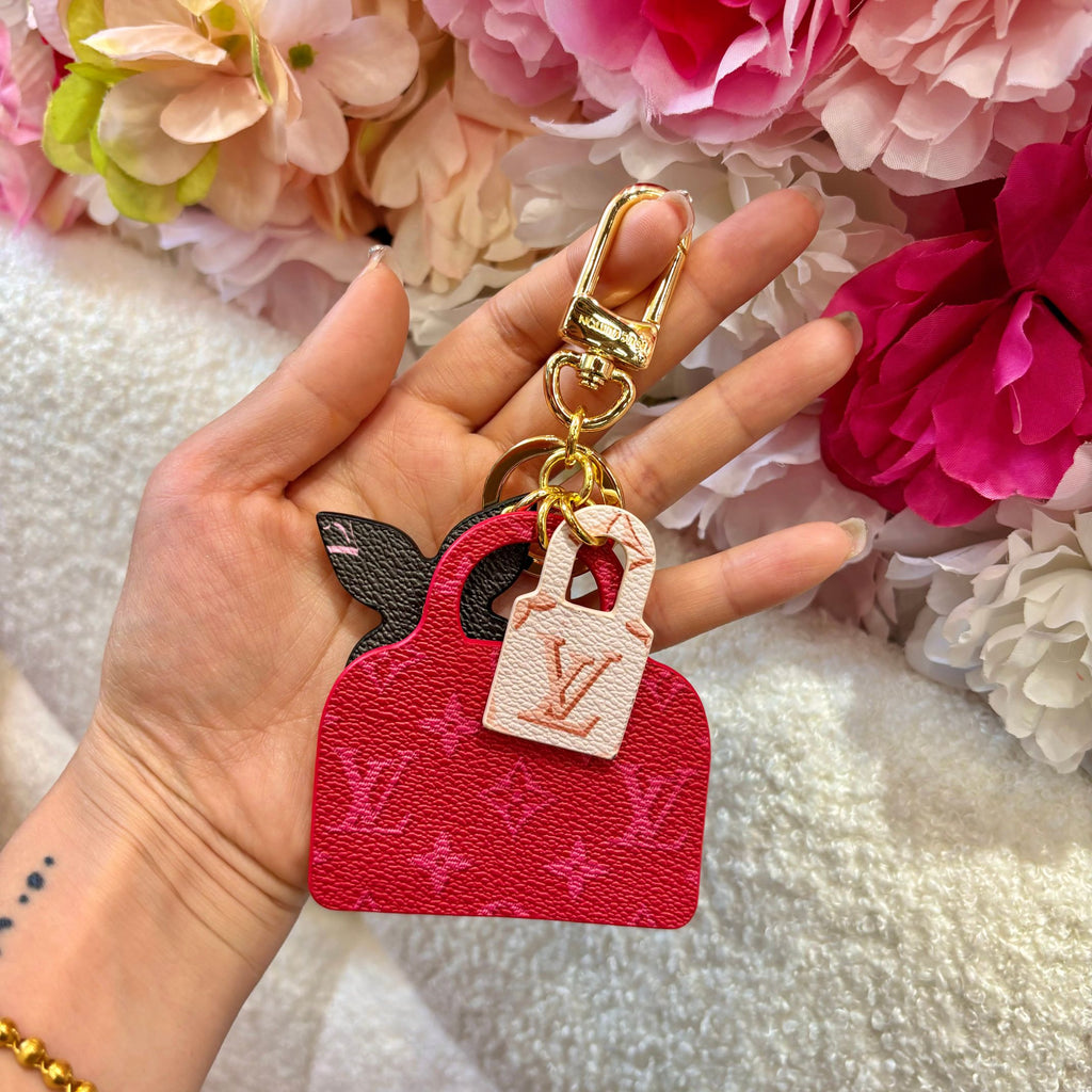 A1Z105E33 Popular bag 's charms accessories