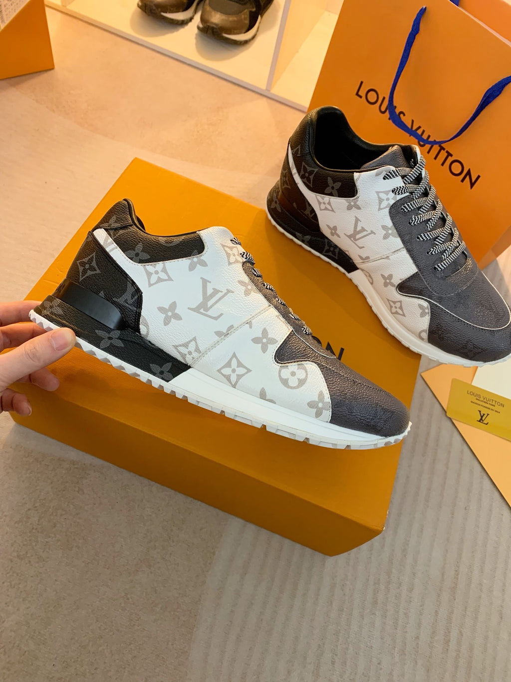 Z2Q95E103  Popular high-quality  shoes