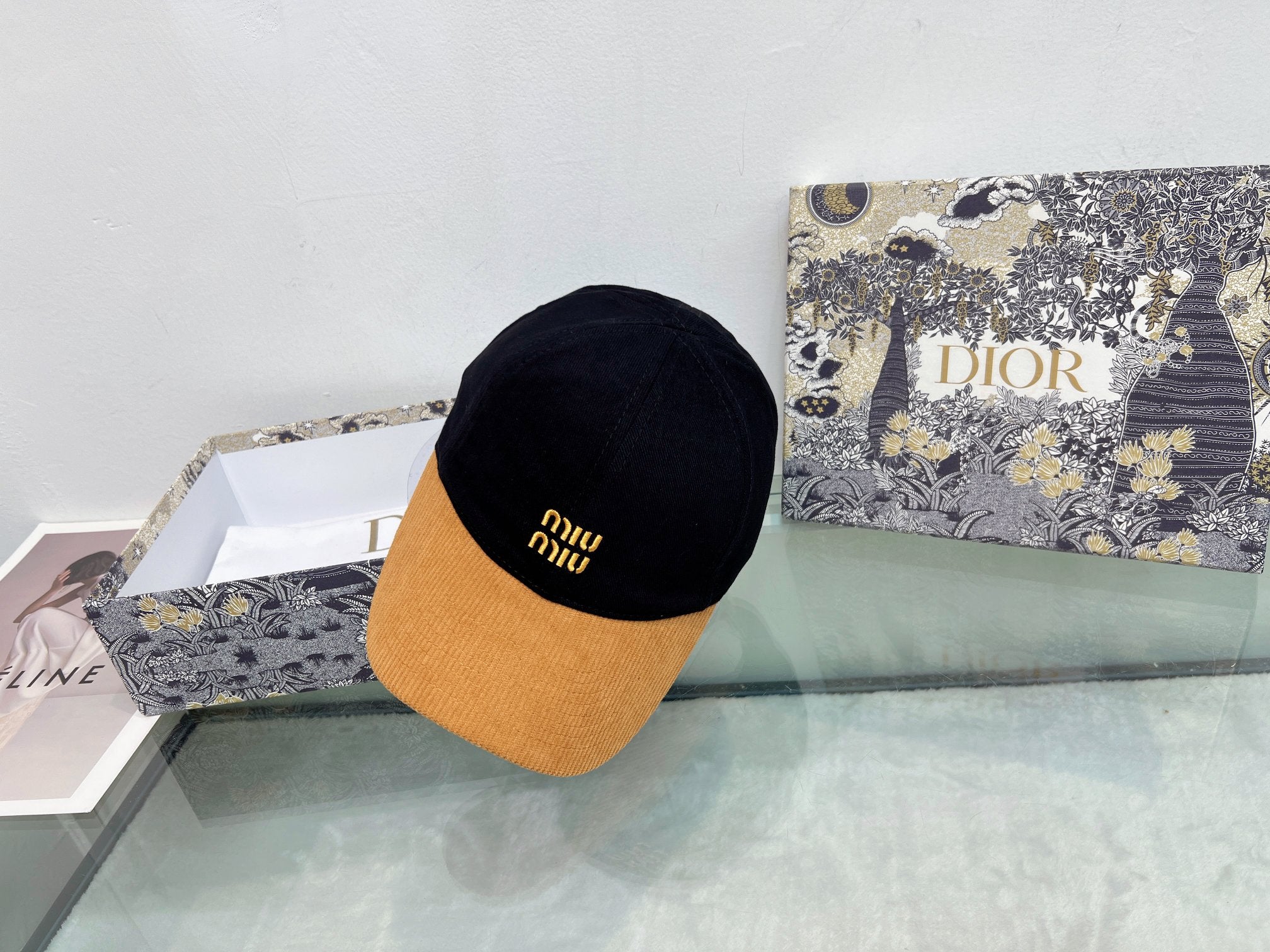 M1Q105A116 Popular hats