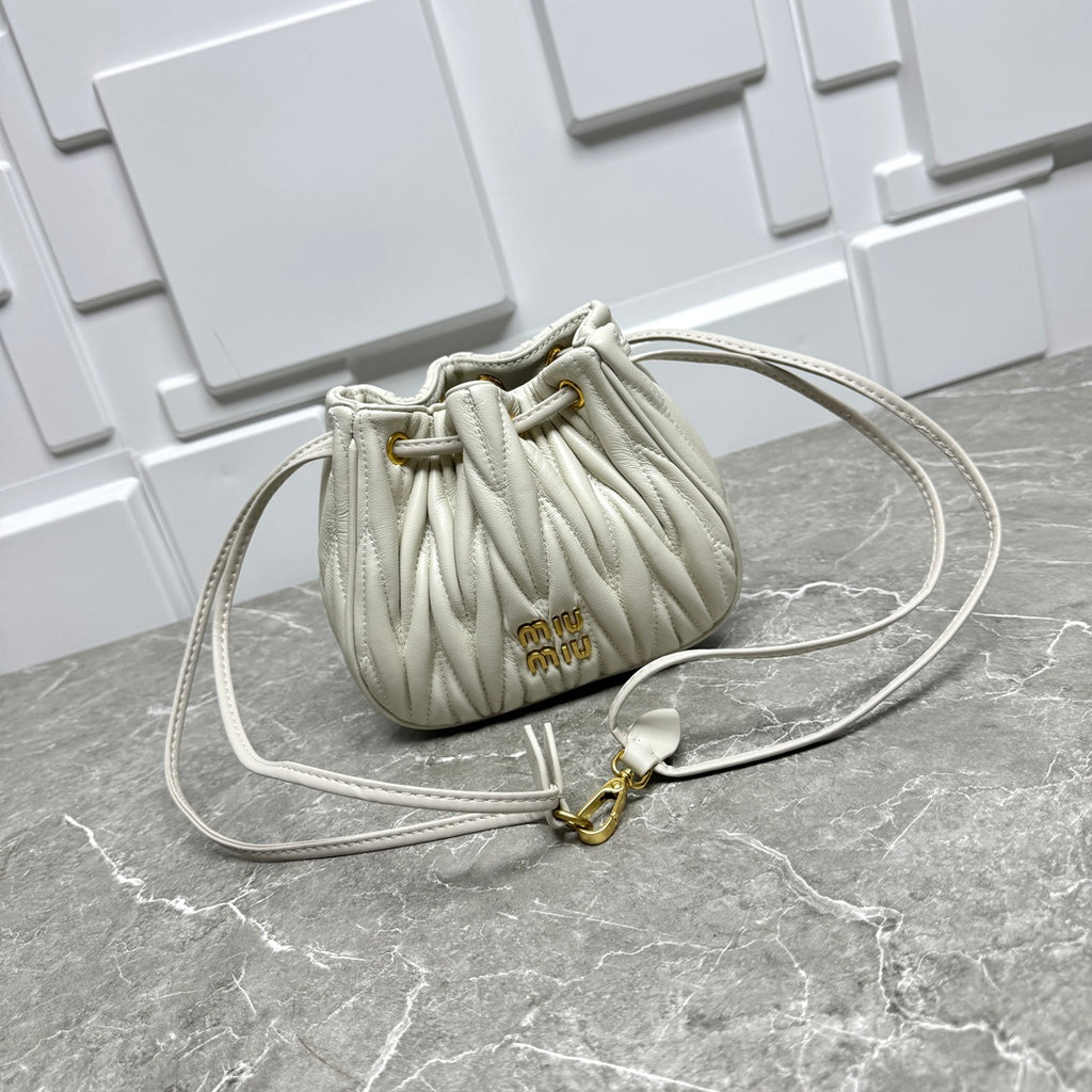 B1P36A81 Popular leather bag