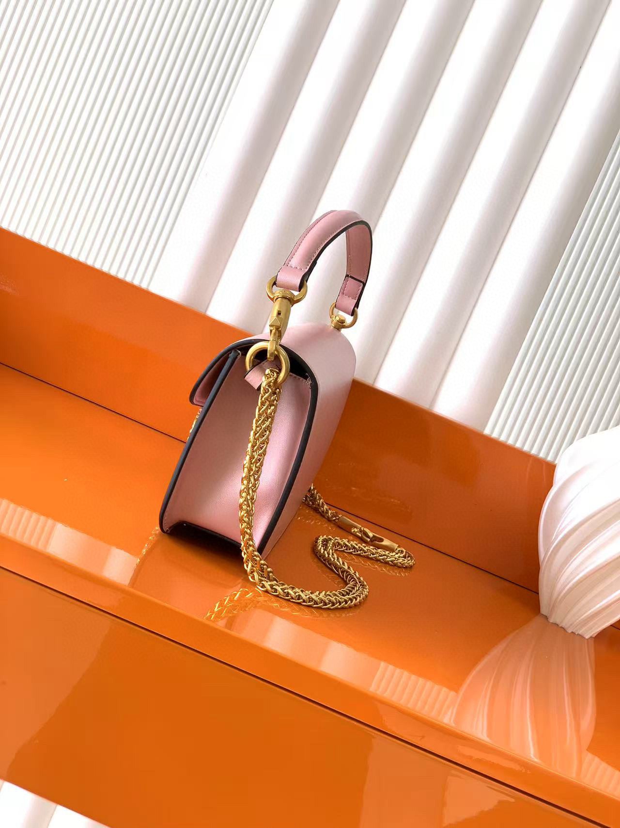 B1P36A31 Popular  leather bag