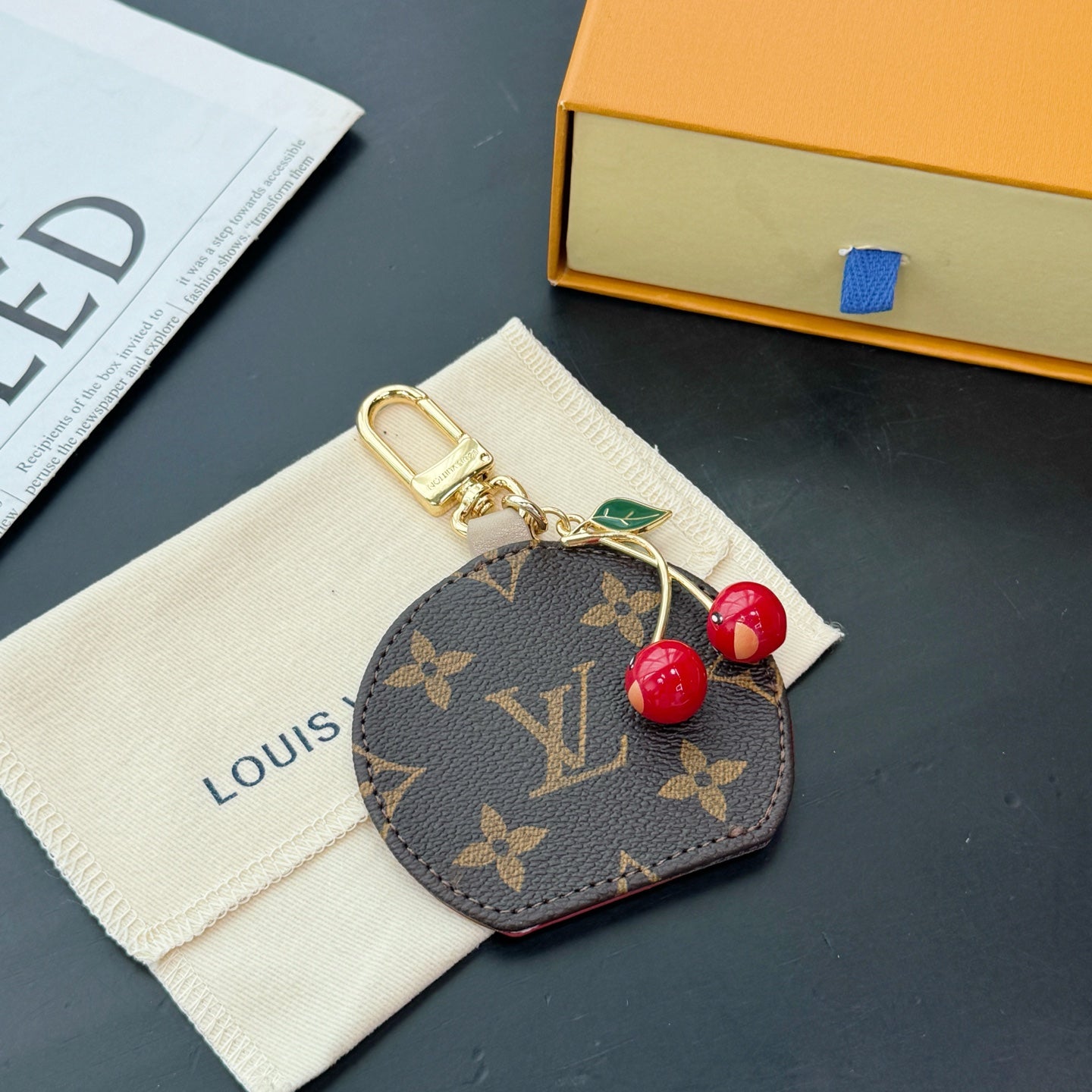 A1Z105E100 Popular bag 's charms accessories