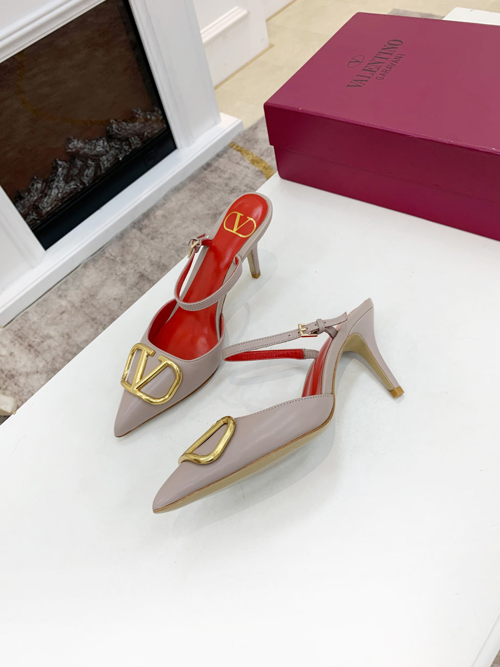 Z2YVL28 Popular leather  High heels