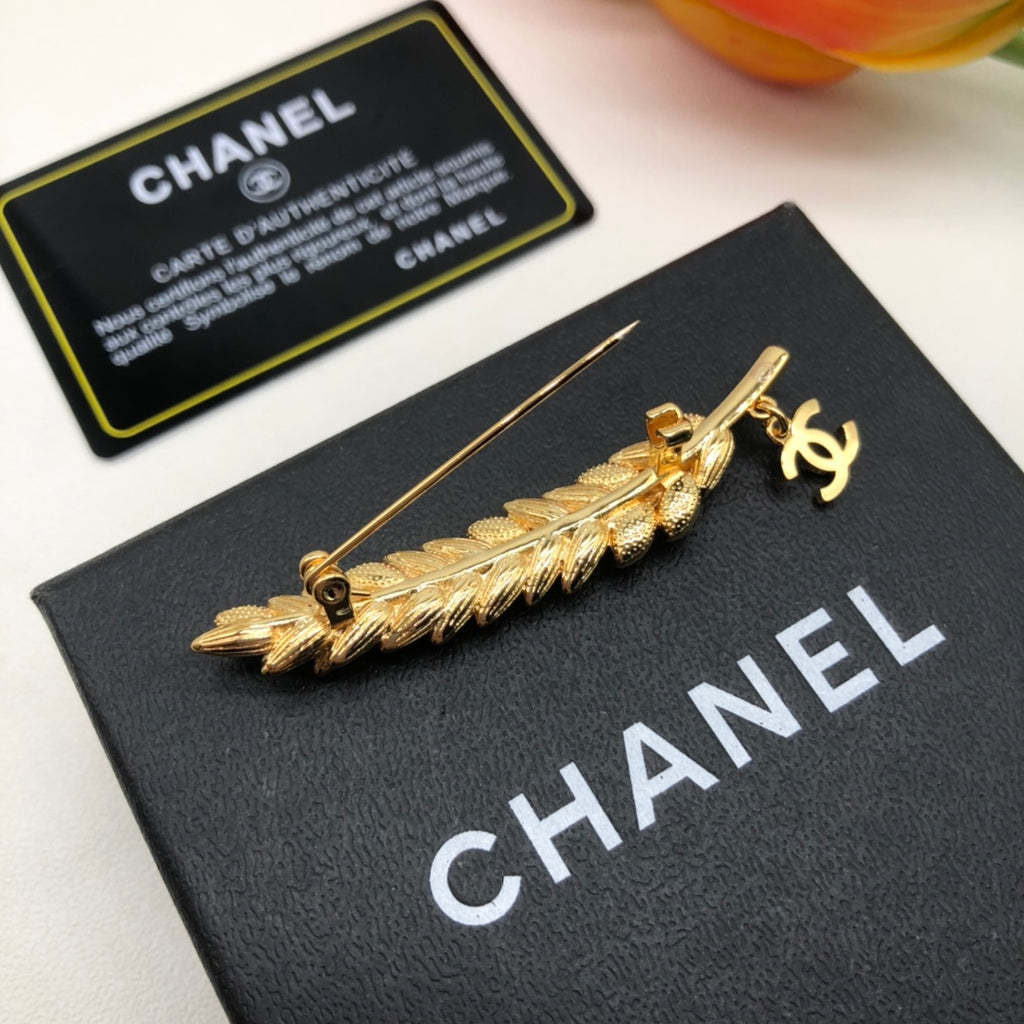 X14C875   Popular Brooch