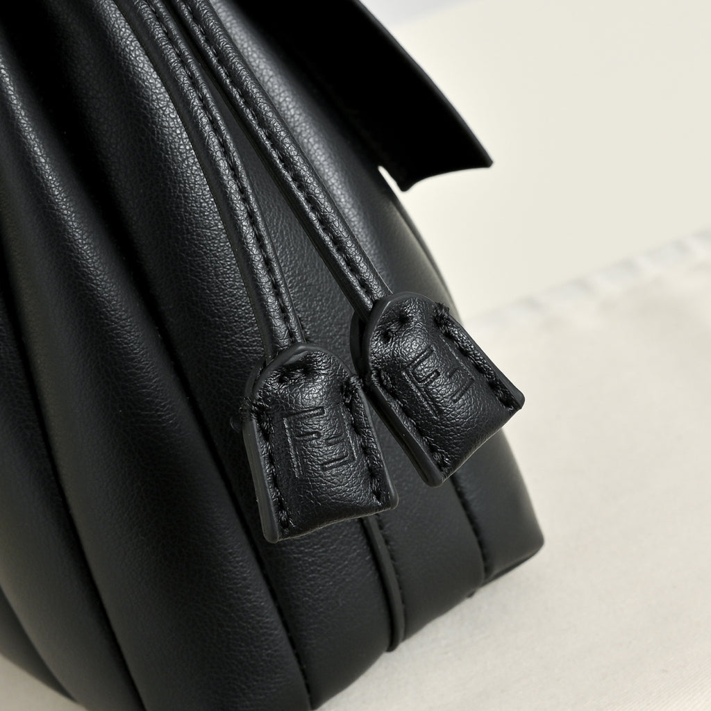 B1P36F106 Popular leather bag