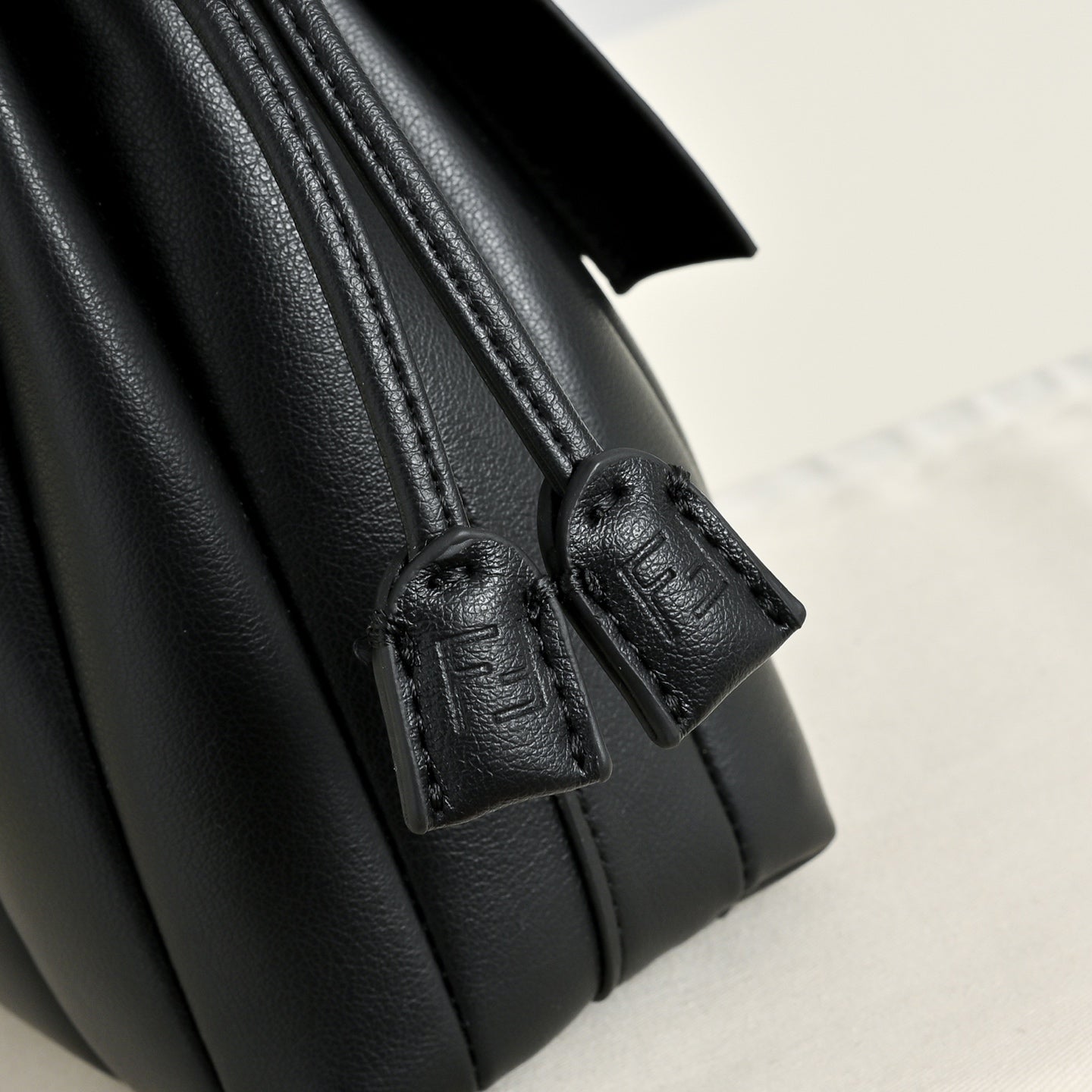 B1P36F106 Popular leather bag
