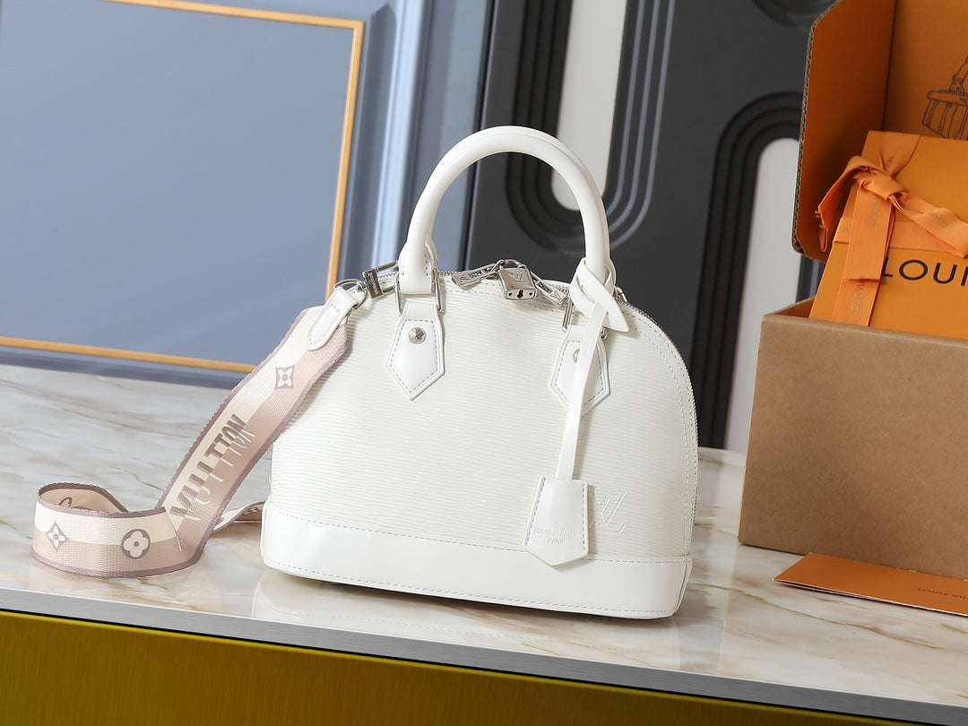 B1P46E102 Popular leather bag