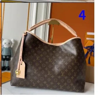 B1P46E65 Popular leather bag