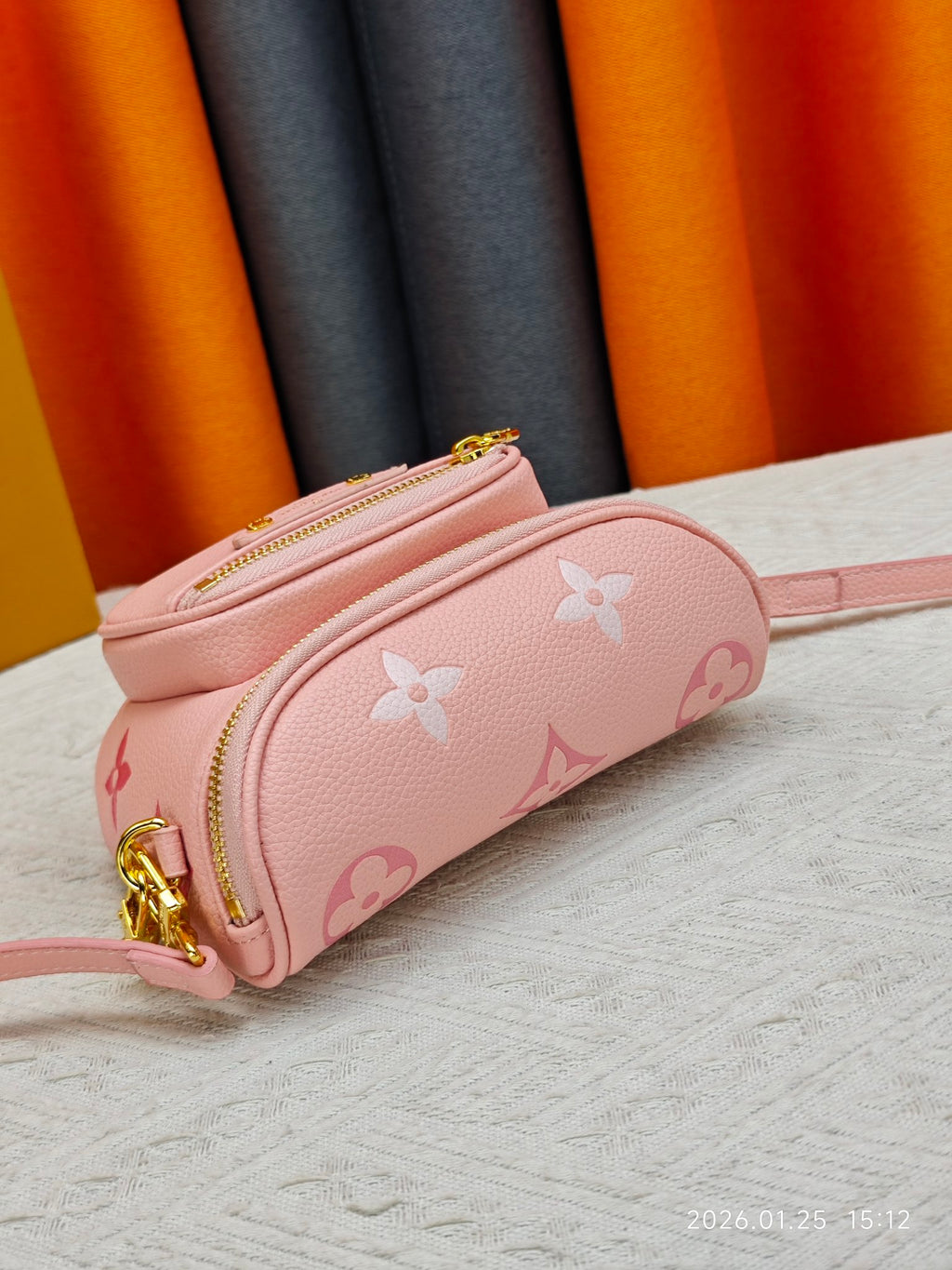 B1P46E76 Popular leather bag