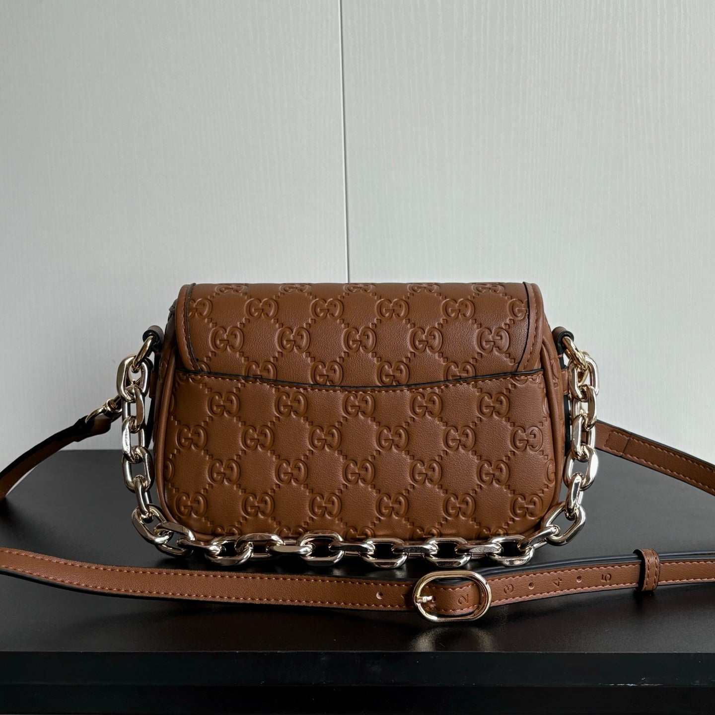 B1P36C60 Popular leather bag