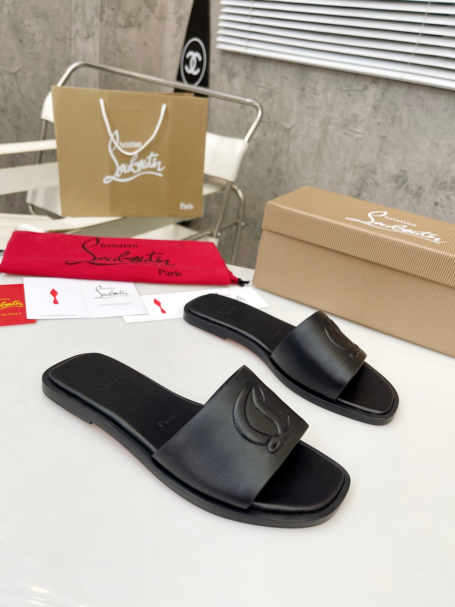 Z2XA32 Popular leather Slippers