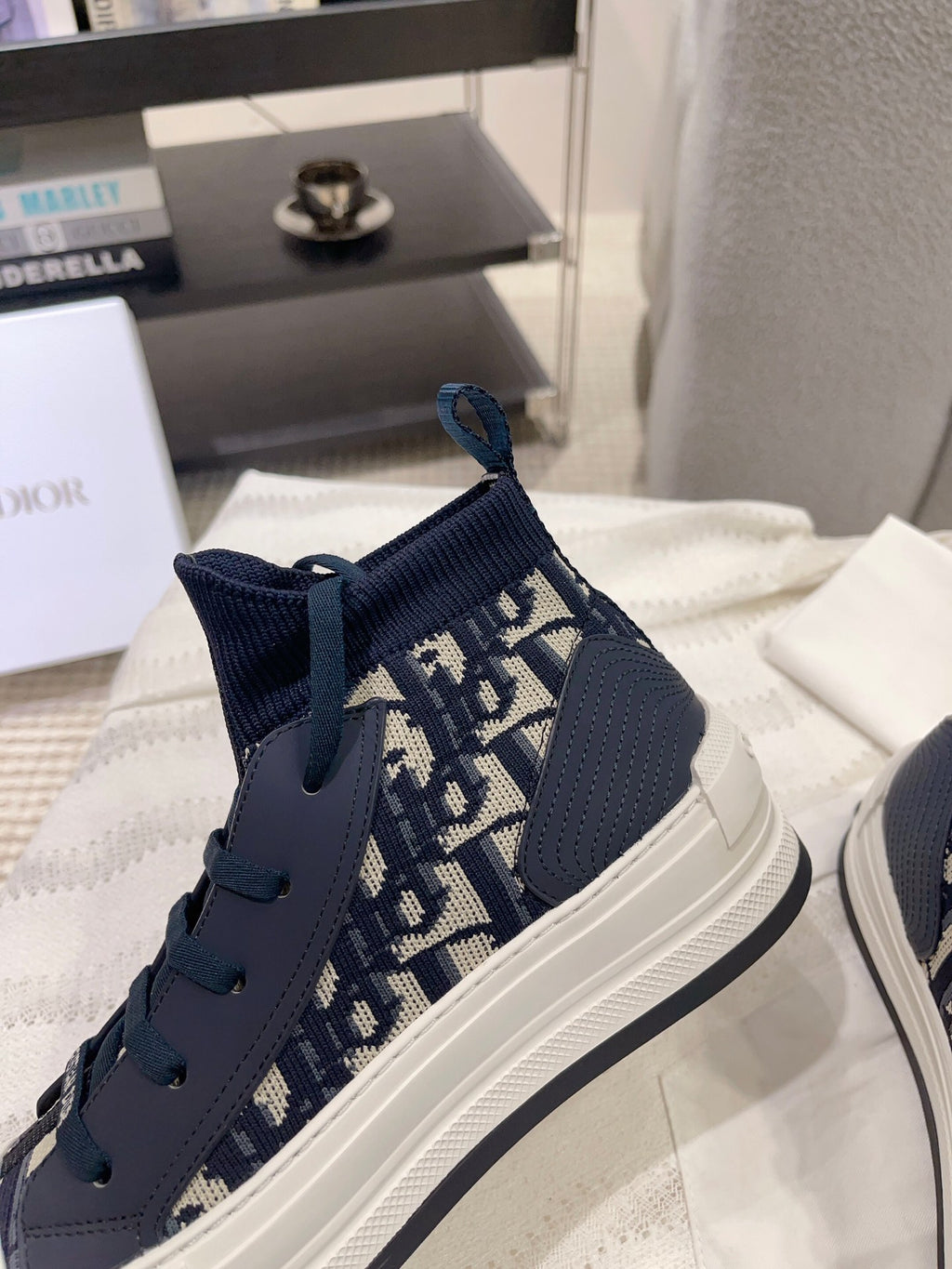 Z2Q105D427 Popular high-quality Shoes